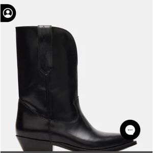 Unleash your inner cowgirl with the RUMER western boot!